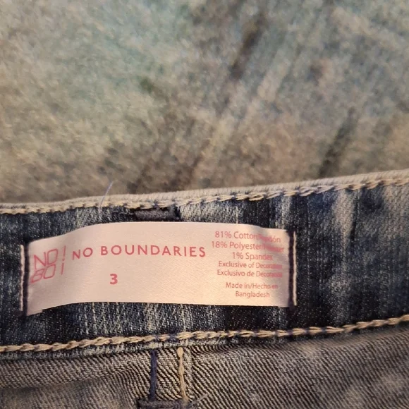 No Boundaries Jean Shorts with Vintage Lace Detail. NWOT - Picture 7 of 8